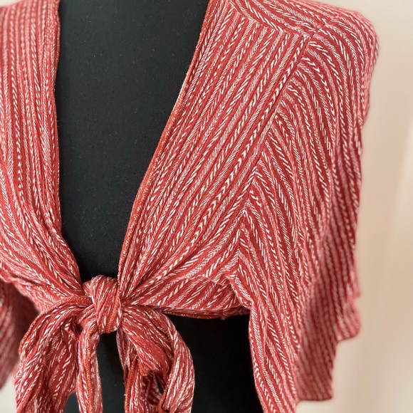 Red striped crop top tie front - Picture 3 of 4